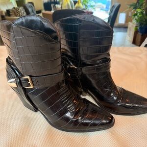 JustFab Black Croc-Embossed Heeled Boots